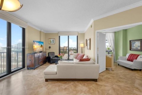 Condominio en venta en West Palm Beach, Florida, 2 dormitorios, 91.97 m2 № 2013466 - foto 3