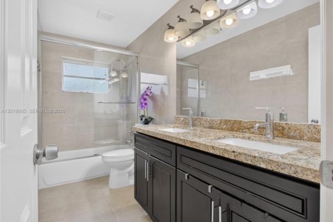 Casa en venta en Weston, Florida, 5 dormitorios, 236.9 m2 № 2168646 - foto 28