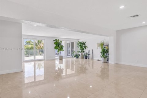 Casa en venta en Weston, Florida, 5 dormitorios, 236.9 m2 № 2168646 - foto 17