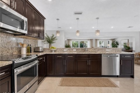 Casa en venta en Weston, Florida, 5 dormitorios, 236.9 m2 № 2168646 - foto 14