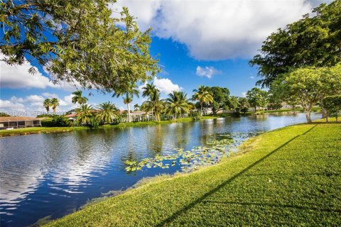 Casa en venta en Weston, Florida, 5 dormitorios, 236.9 m2 № 2168646 - foto 5