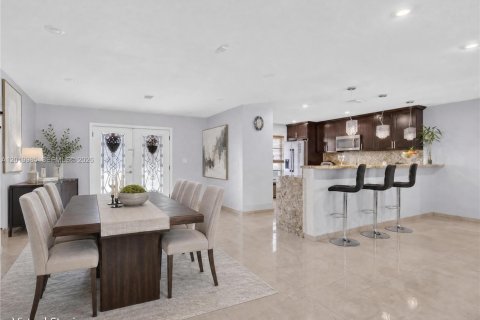 Casa en venta en Weston, Florida, 5 dormitorios, 236.9 m2 № 2168646 - foto 16