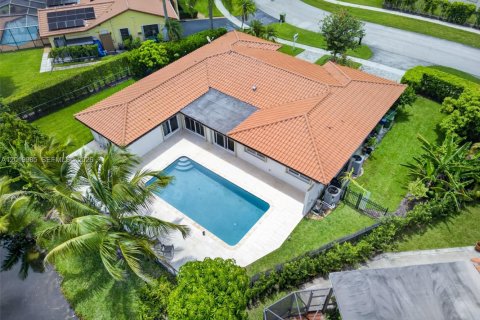 Casa en venta en Weston, Florida, 5 dormitorios, 236.9 m2 № 2168646 - foto 8