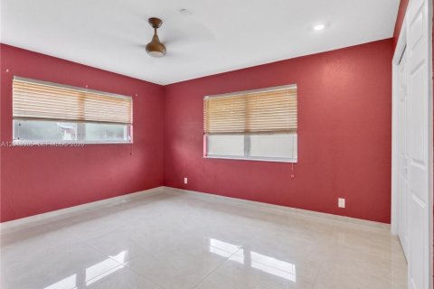 Casa en venta en Weston, Florida, 5 dormitorios, 236.9 m2 № 2168646 - foto 25