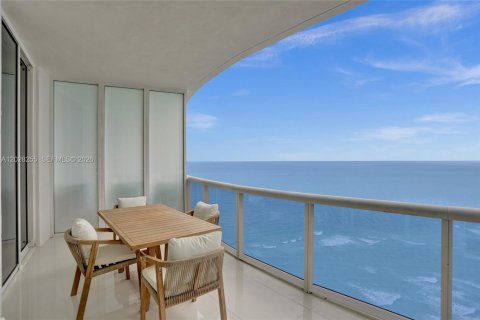 Condominio en Sunny Isles Beach, Florida, 3 dormitorios  № 2169208