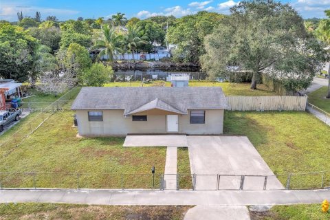 Villa ou maison à vendre à Miami Gardens, Floride: 3 chambres, 104.52 m2 № 1987312 - photo 4