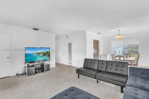 Villa ou maison à vendre à Miami Gardens, Floride: 3 chambres, 104.52 m2 № 1987312 - photo 11