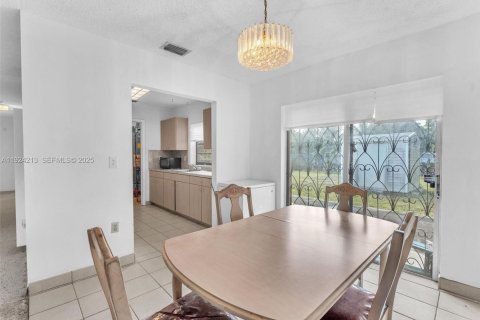 Villa ou maison à vendre à Miami Gardens, Floride: 3 chambres, 104.52 m2 № 1987312 - photo 12