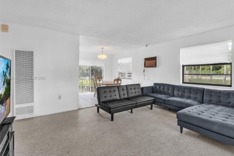 Villa ou maison à vendre à Miami Gardens, Floride: 3 chambres, 104.52 m2 № 1987312 - photo 9