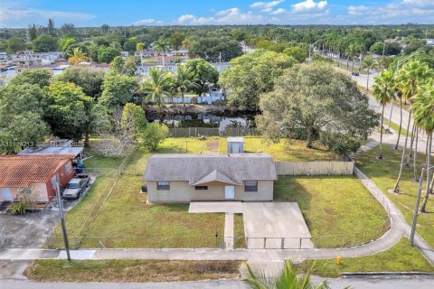 Villa ou maison à vendre à Miami Gardens, Floride: 3 chambres, 104.52 m2 № 1987312 - photo 6