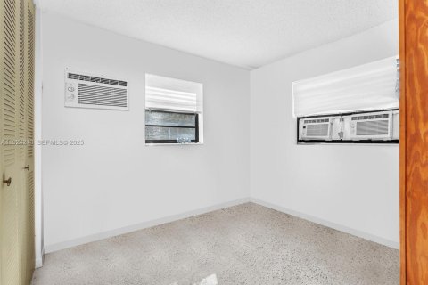 Villa ou maison à vendre à Miami Gardens, Floride: 3 chambres, 104.52 m2 № 1987312 - photo 21