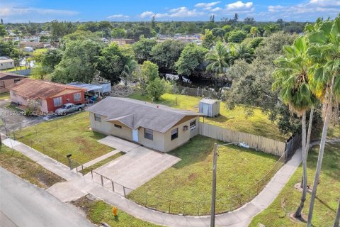 Villa ou maison à vendre à Miami Gardens, Floride: 3 chambres, 104.52 m2 № 1987312 - photo 5