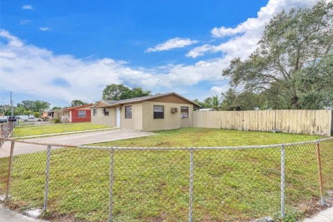 Villa ou maison à vendre à Miami Gardens, Floride: 3 chambres, 104.52 m2 № 1987312 - photo 8