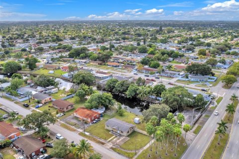 Villa ou maison à vendre à Miami Gardens, Floride: 3 chambres, 104.52 m2 № 1987312 - photo 27
