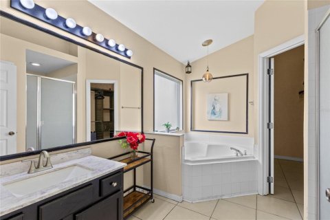 House in Kissimmee, Florida 5 bedrooms, 219.71 sq.m. № 2323985 - photo 13