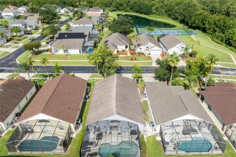 House in Kissimmee, Florida 5 bedrooms, 219.71 sq.m. № 2323985 - photo 24
