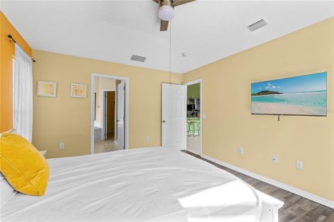 House in Kissimmee, Florida 5 bedrooms, 219.71 sq.m. № 2323985 - photo 12