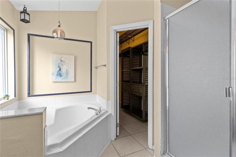 House in Kissimmee, Florida 5 bedrooms, 219.71 sq.m. № 2323985 - photo 14