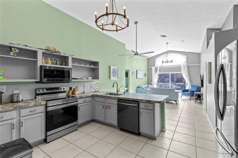 House in Kissimmee, Florida 5 bedrooms, 219.71 sq.m. № 2323985 - photo 4
