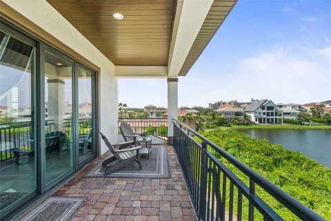 House in Palm Coast, Florida 5 bedrooms, 394.46 sq.m. № 2223459 - photo 12