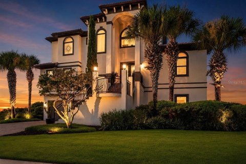 House in Palm Coast, Florida 5 bedrooms, 394.46 sq.m. № 2223459 - photo 3