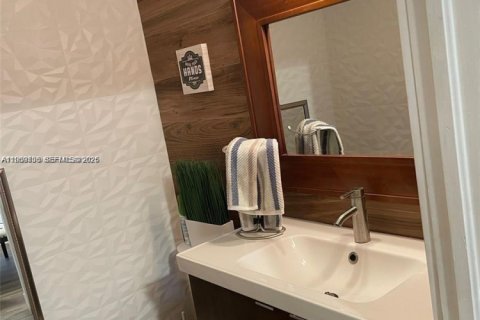Condo in Doral, Florida, 3 bedrooms № 2062461 - photo 23