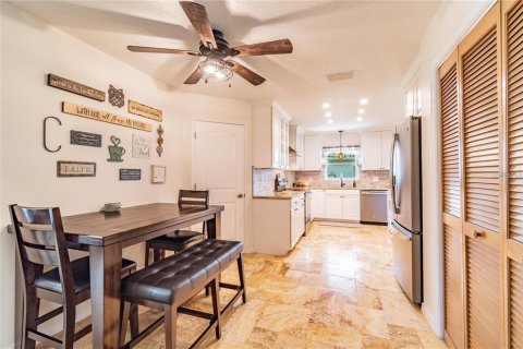 House in New Port Richey, Florida 3 bedrooms, 172.8 sq.m. № 2430358 - photo 22
