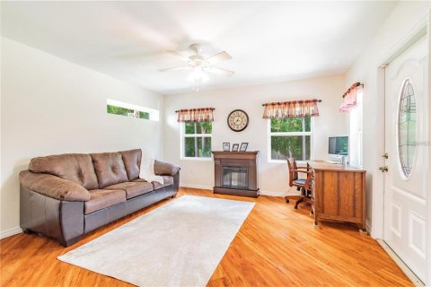 House in New Port Richey, Florida 3 bedrooms, 172.8 sq.m. № 2430358 - photo 13