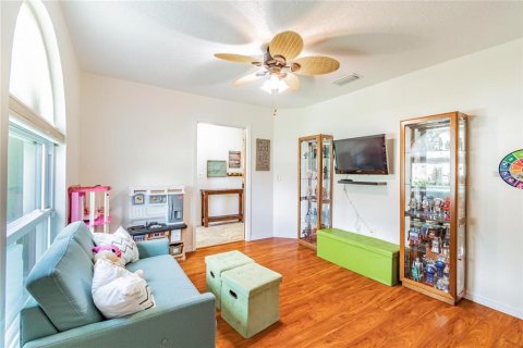 House in New Port Richey, Florida 3 bedrooms, 172.8 sq.m. № 2430358 - photo 29