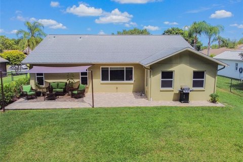 House in New Port Richey, Florida 3 bedrooms, 172.8 sq.m. № 2430358 - photo 5