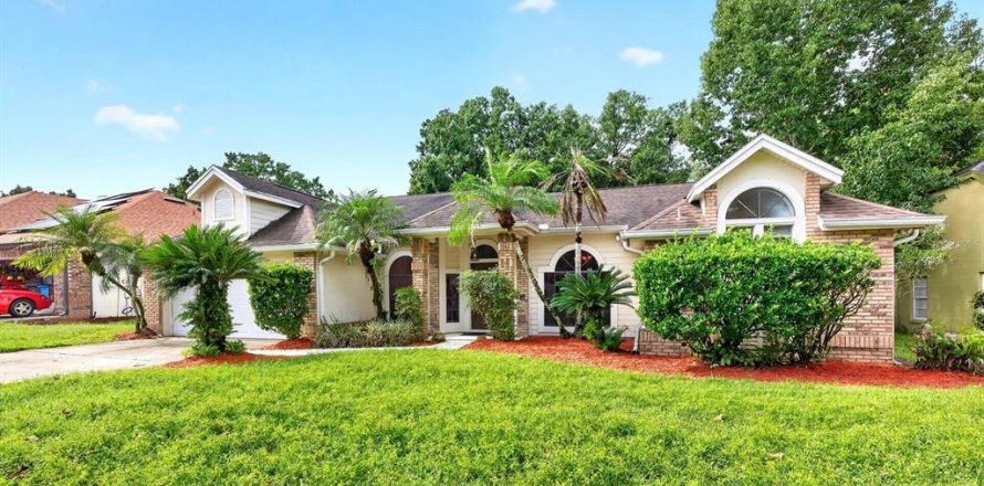 Villa ou maison à Oviedo, Floride 4 chambres, 188.96 m2 № 2417108