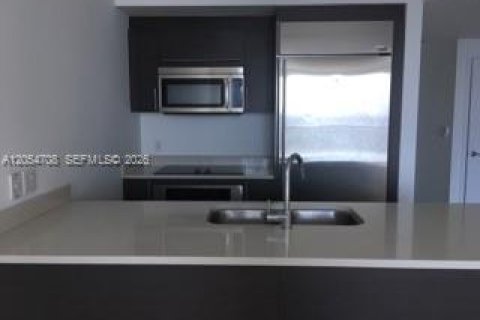 Купить кондоминиум в Майами, Флорида 1 спальня, 74.88м2, № 2155952 - фото 2