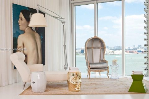 Condo in Miami, Florida, 1 bedroom  № 1487528 - photo 14