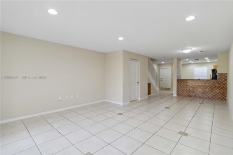 Touwnhouse à louer à Miramar, Floride: 2 chambres, 110.55 m2 № 2070982 - photo 6