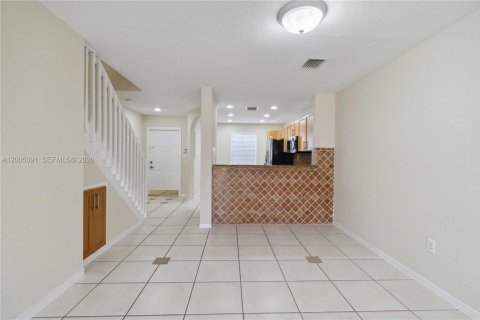 Touwnhouse à louer à Miramar, Floride: 2 chambres, 110.55 m2 № 2070982 - photo 4