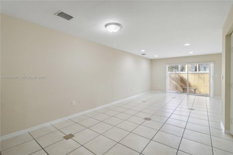 Touwnhouse à louer à Miramar, Floride: 2 chambres, 110.55 m2 № 2070982 - photo 10