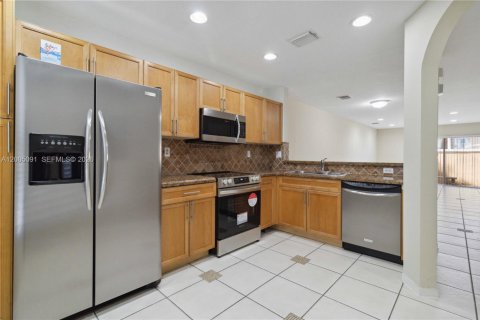 Touwnhouse à louer à Miramar, Floride: 2 chambres, 110.55 m2 № 2070982 - photo 13