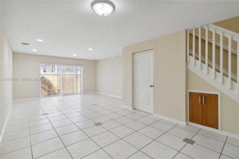 Touwnhouse à louer à Miramar, Floride: 2 chambres, 110.55 m2 № 2070982 - photo 9
