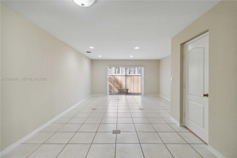Touwnhouse à louer à Miramar, Floride: 2 chambres, 110.55 m2 № 2070982 - photo 8