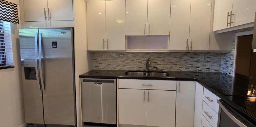 Condo in Tamarac, Florida, 2 bedrooms  № 2191566