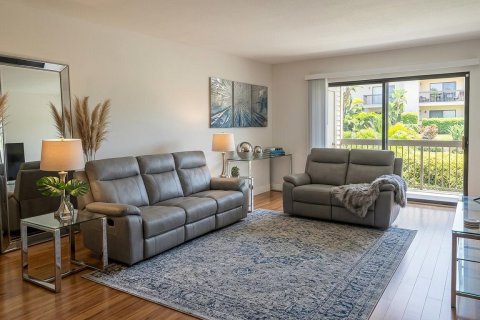Condo in Tamarac, Florida, 2 bedrooms  № 2191566 - photo 4