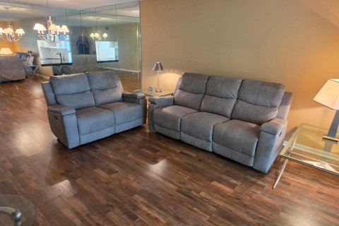 Condo in Tamarac, Florida, 2 bedrooms  № 2191566 - photo 5