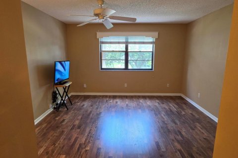 Condo in Tamarac, Florida, 2 bedrooms  № 2191566 - photo 8