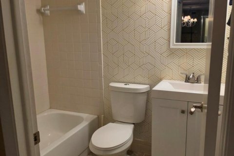 Condo in Tamarac, Florida, 2 bedrooms  № 2191566 - photo 15