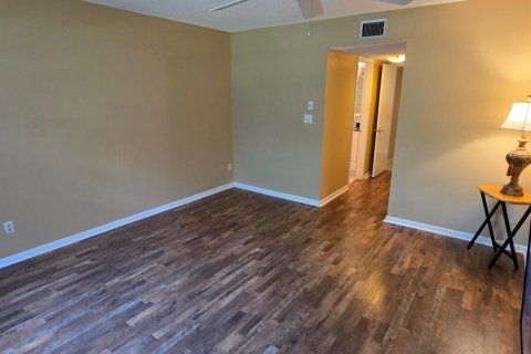 Condo in Tamarac, Florida, 2 bedrooms  № 2191566 - photo 9