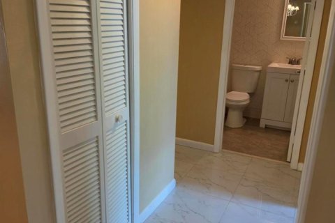 Condo in Tamarac, Florida, 2 bedrooms  № 2191566 - photo 6