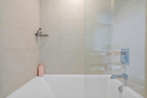 Купить отель в Холливуд, Флорида 1 спальня, 79.15м2, № 1958370 - фото 21