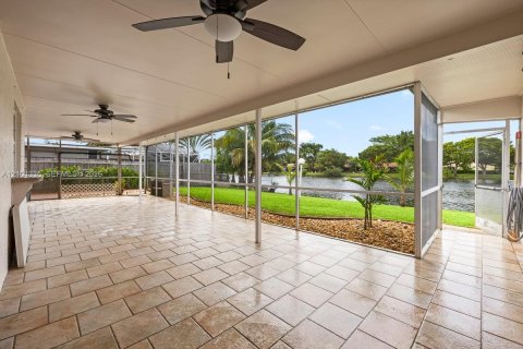 Casa en venta en Pembroke Pines, Florida, 3 dormitorios, 178.09 m2 № 2411999 - foto 16