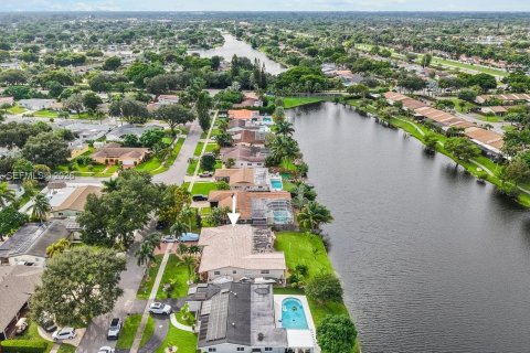 Casa en venta en Pembroke Pines, Florida, 3 dormitorios, 178.09 m2 № 2411999 - foto 20