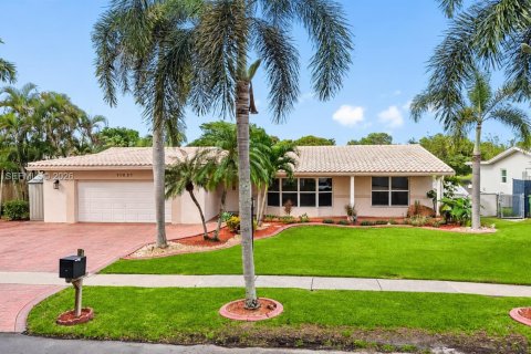 Casa en Pembroke Pines, Florida 3 dormitorios, 178.09 m2 № 2411999